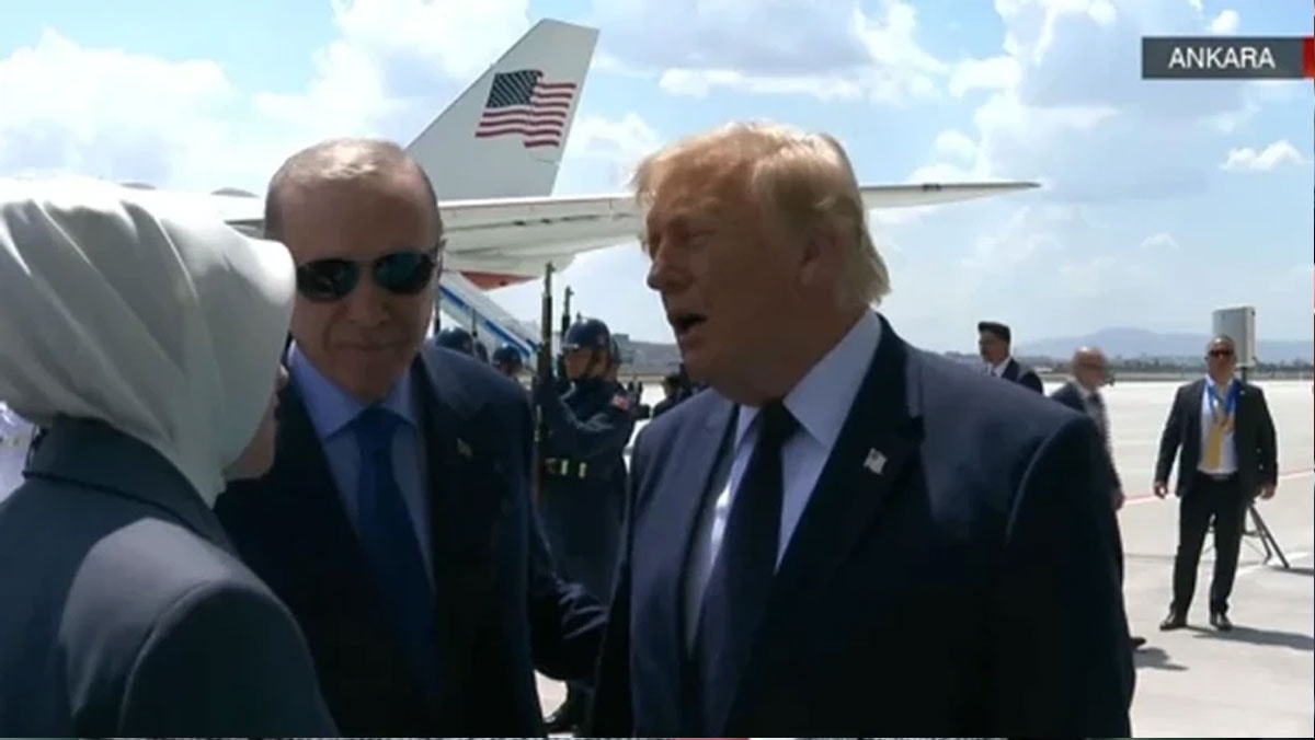 Trump'ın uçağı Ankara'ya indi, Erdoğan karşıladı