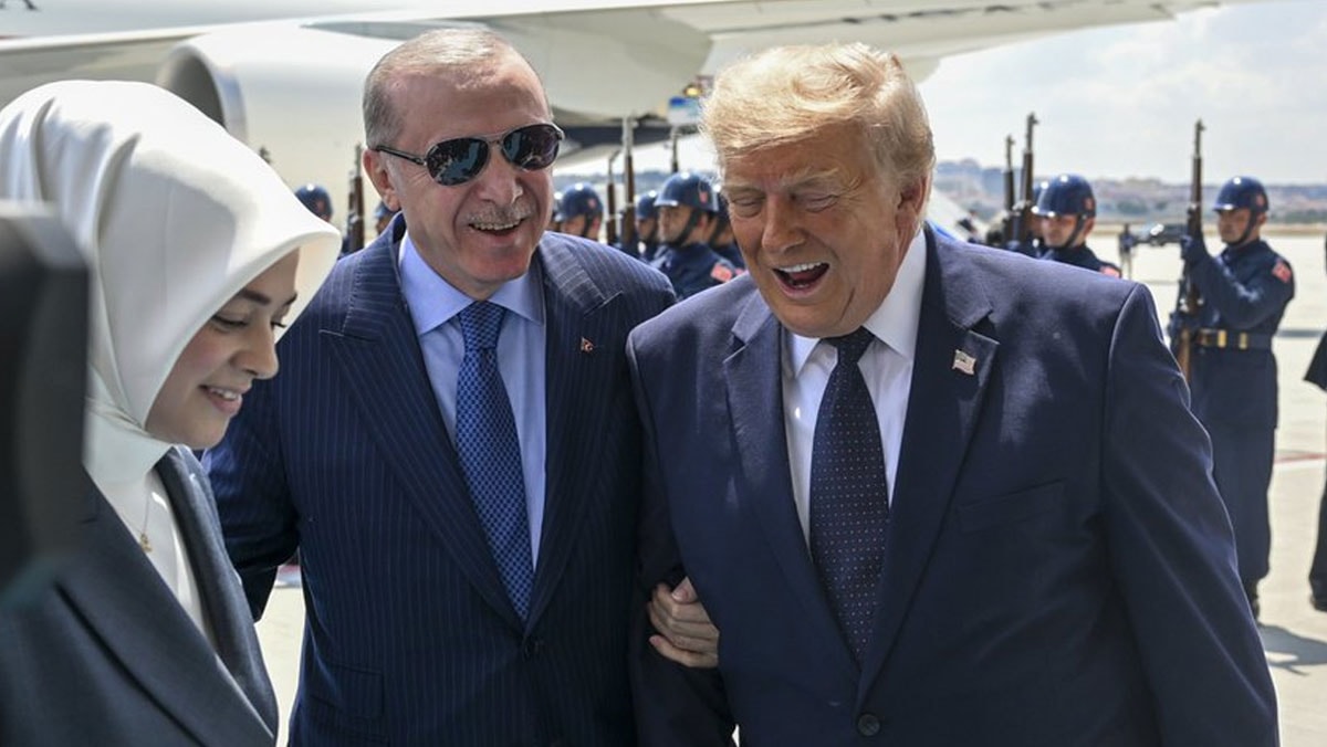 NATO liderlerine tabanca hediye eden Erdoğan'dan Trump'a altın kaplamalı kıyak