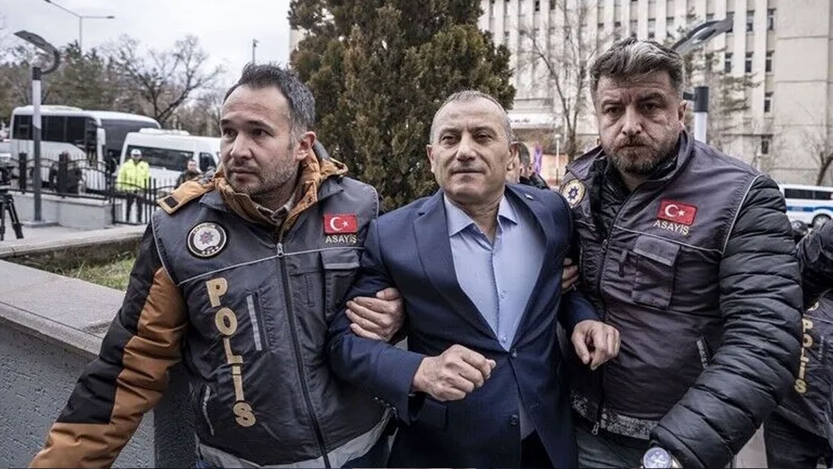 Eski Vali Tuncay Sonel mafyalığa soyunmuş