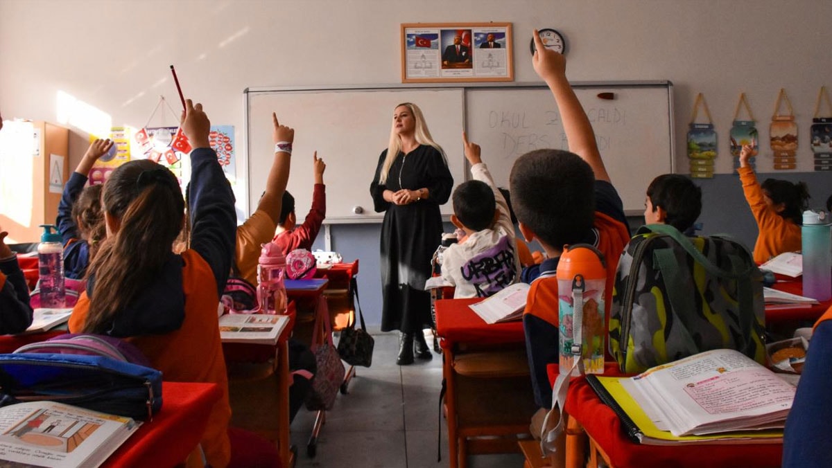 İktidarın küçük ortağı 'karma eğitim kalksın' diye kanun teklifi verdi