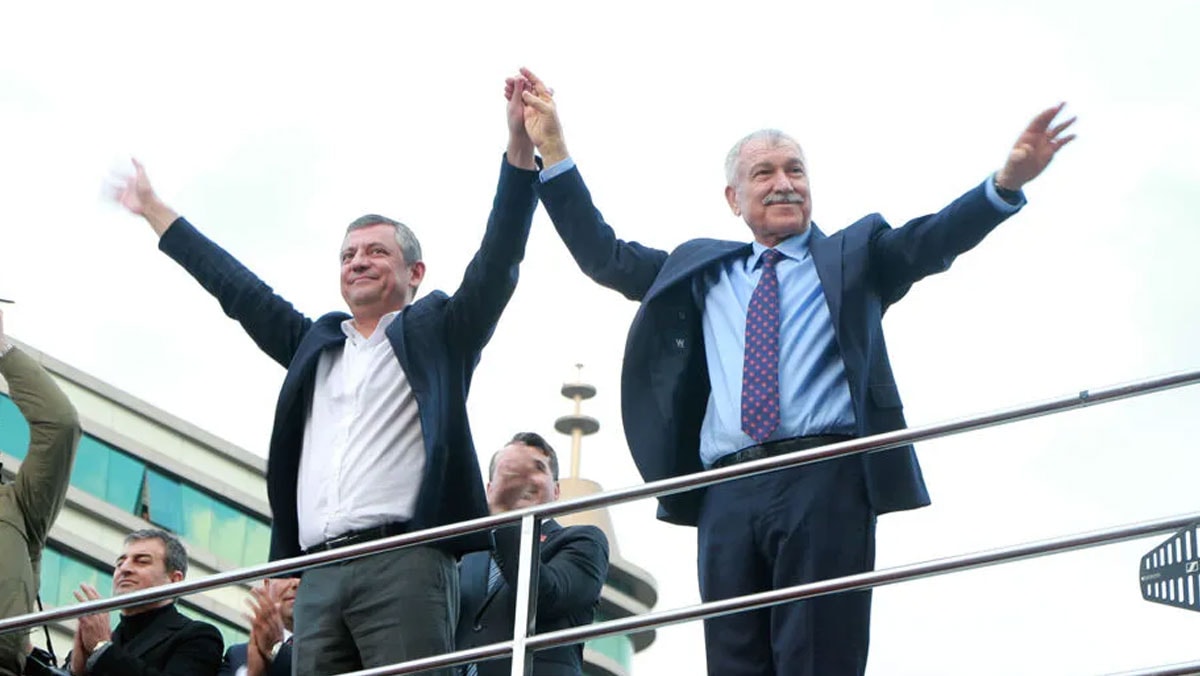 Zeydan Karalar, kötü gün dostu Özel'e sırtını döndü