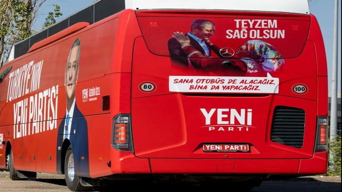 YENİ Parti, miting otobüsünü ‘Teyzem sağ olsun’ diye duyurdu