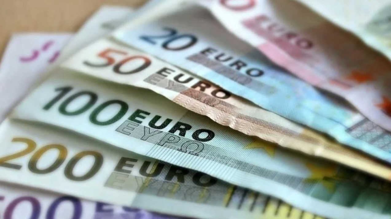 Komşu tamamen euroya geçti: Para birimleri tarih oldu