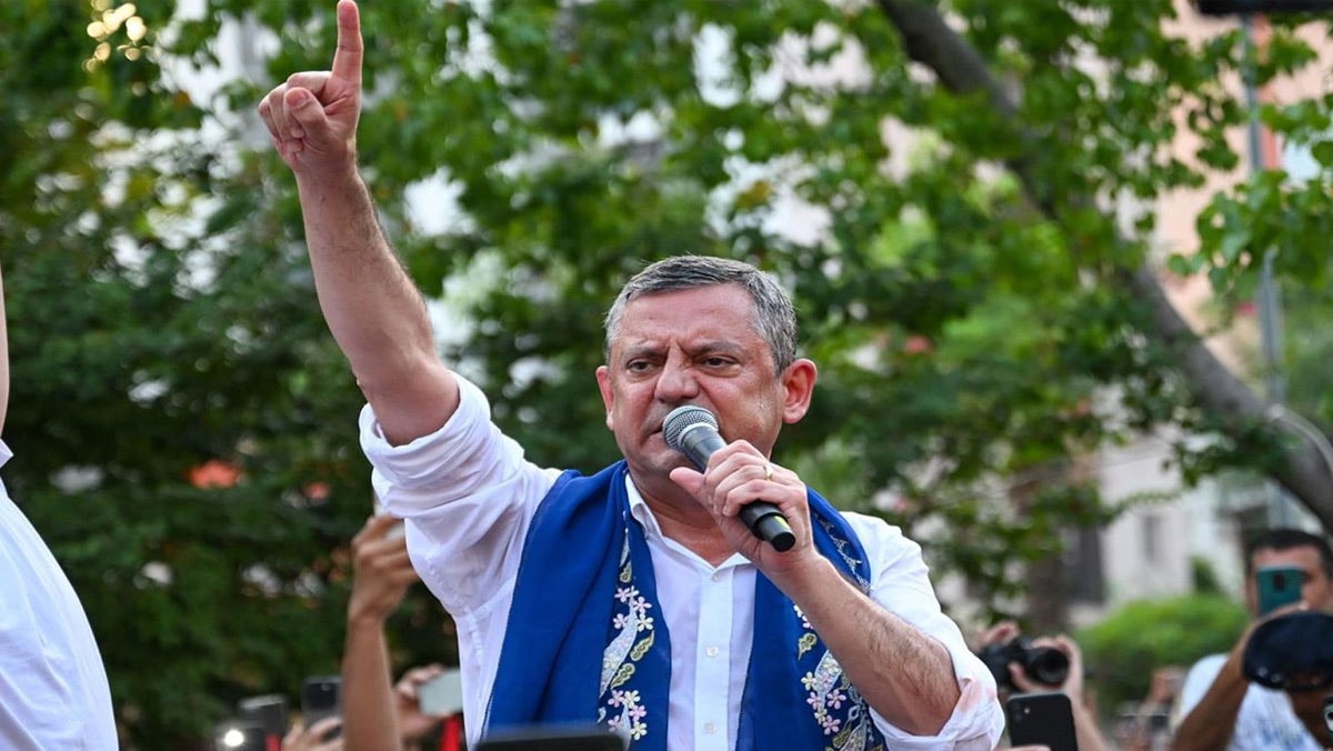Yeni Parti sahaya iniyor: Özgür Özel’in ilk adresi belli oldu