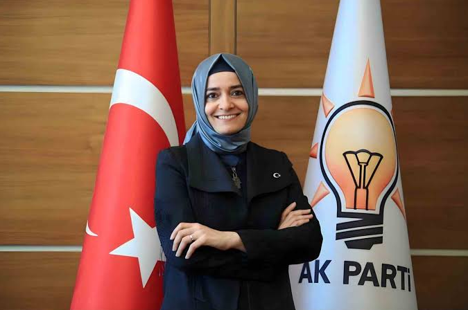 Fatma Betül Sayan Kaya milyarlık vurgun sonrası istifa etti