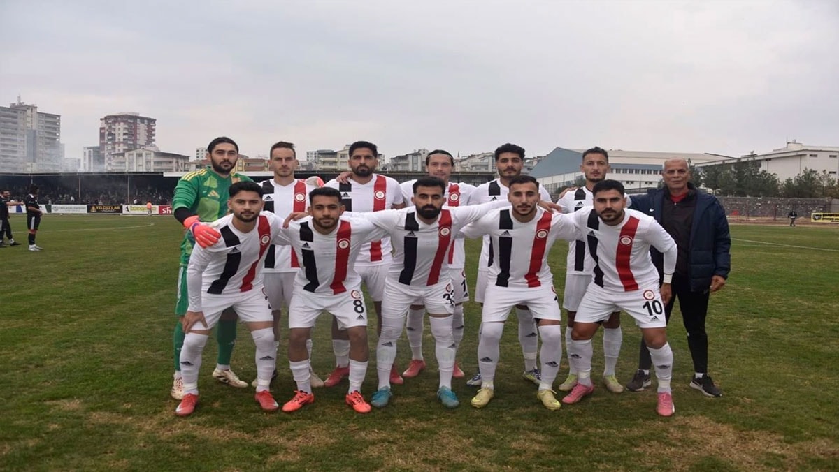 Aynı kulüpten peş peşe karar! Futbol ve voleybol takımı ligden çekildi