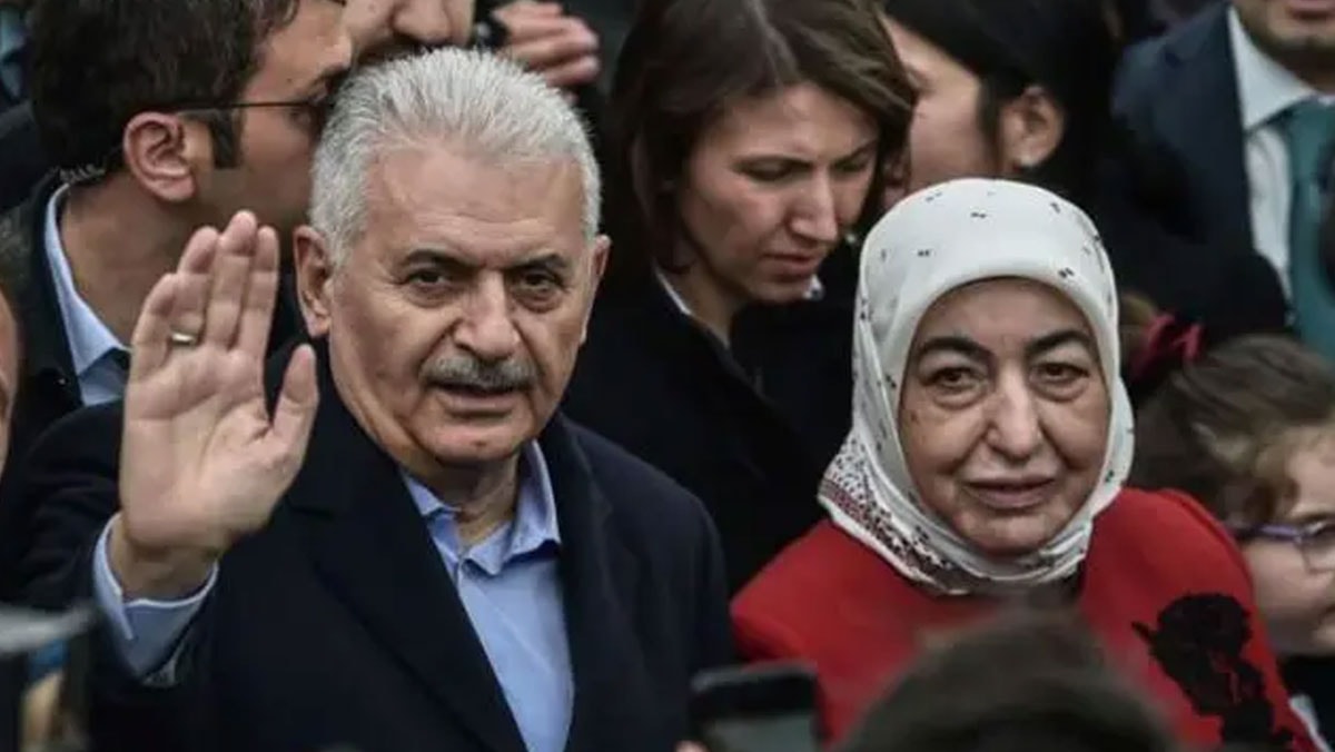 Binali Yıldırım, tüm hisselerini eşine devretti