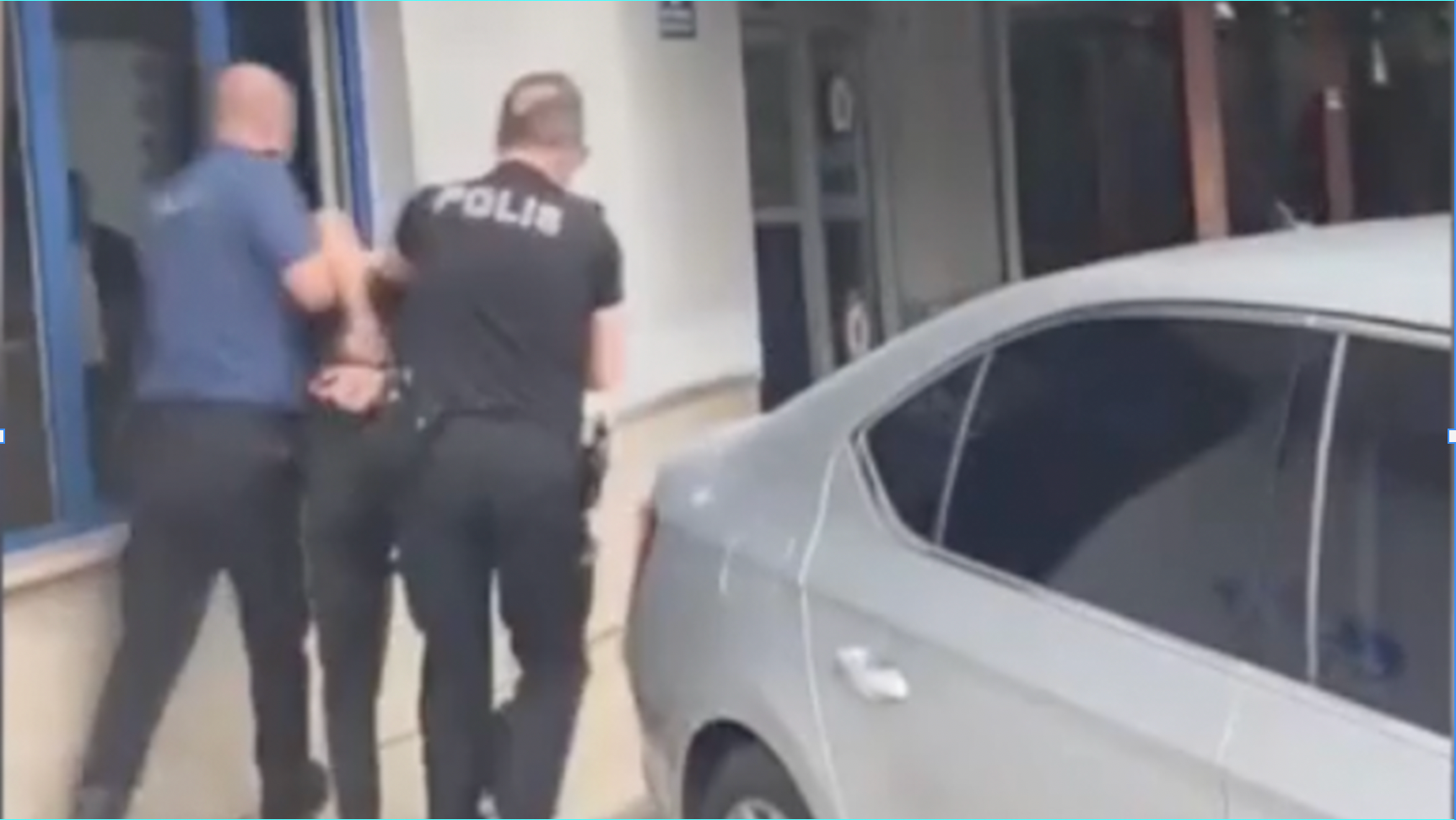 Bağcılar'da çıplak dolaşan adam gözaltına alındı