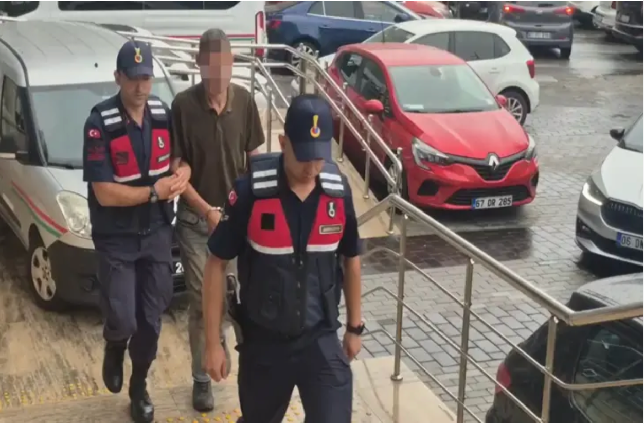 17 yaşındaki kızını yatağa zincirleyen babanın savunması pes dedirtti