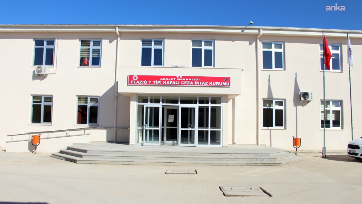 Elazığ T Tipi Cezaevi'nde yangın: 19 mahkum hastaneye kaldırıldı
