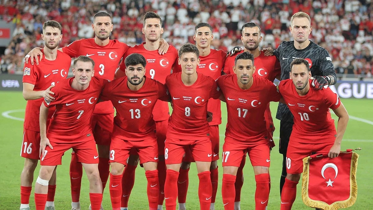 A Milli Takım'da bir devir daha sona erdi: Yıldız futbolcu veda etti